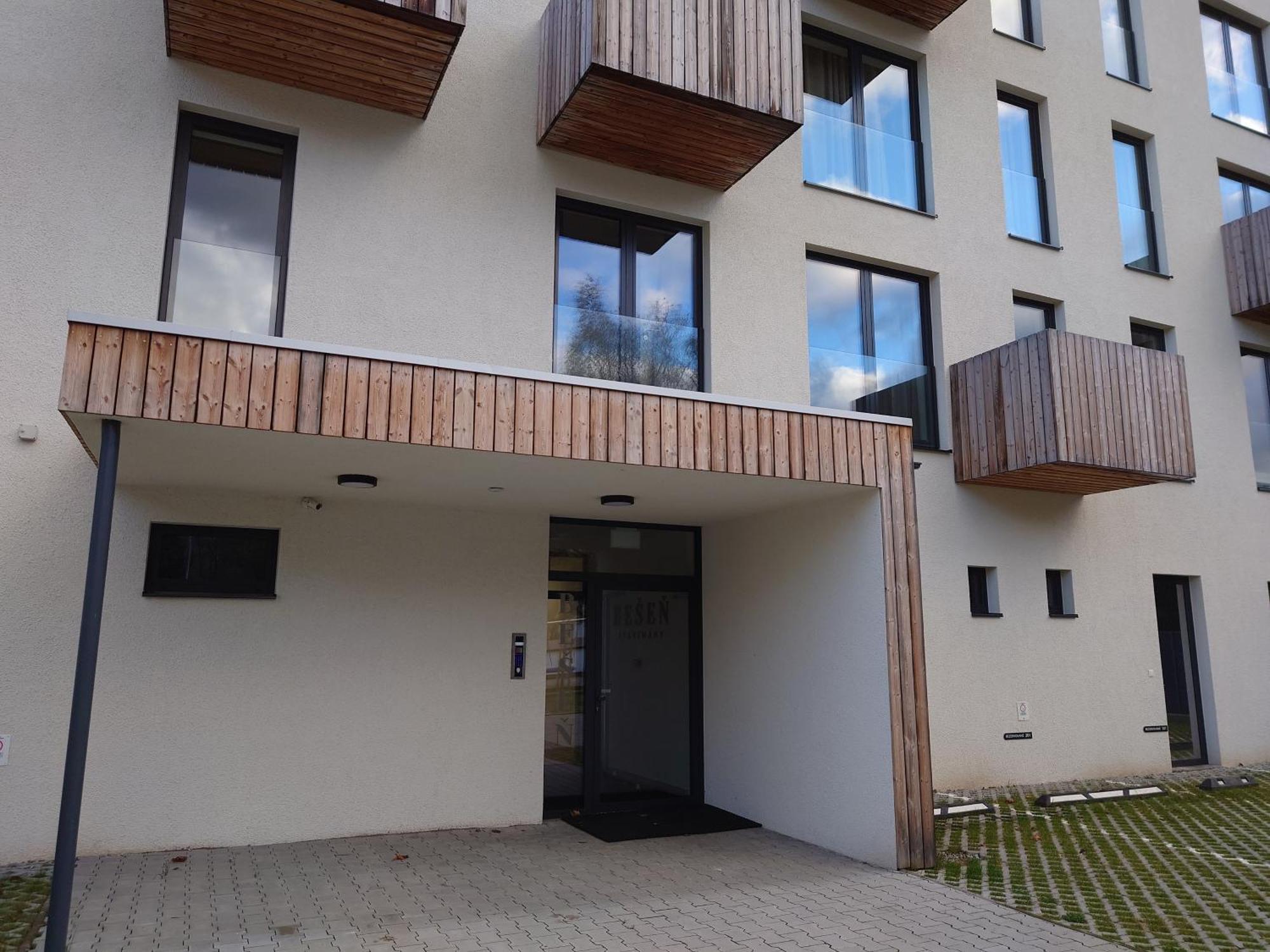 Apartman Nad Riekou Bešeňová Exterior foto